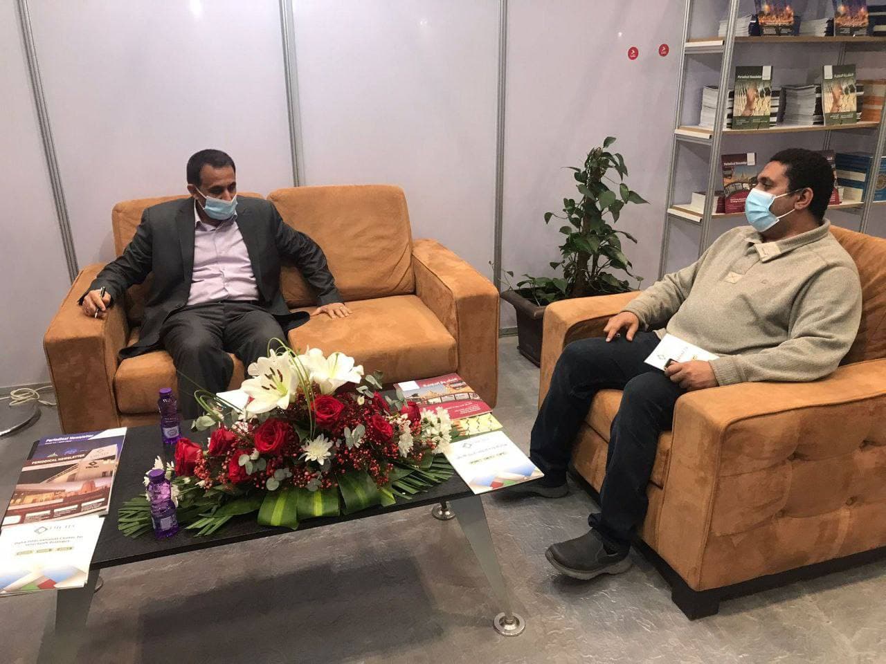 مدير مركز الدوحة الدولي لحوار الأديان الذي أسسه الشيخ (حمد آل ثاني)